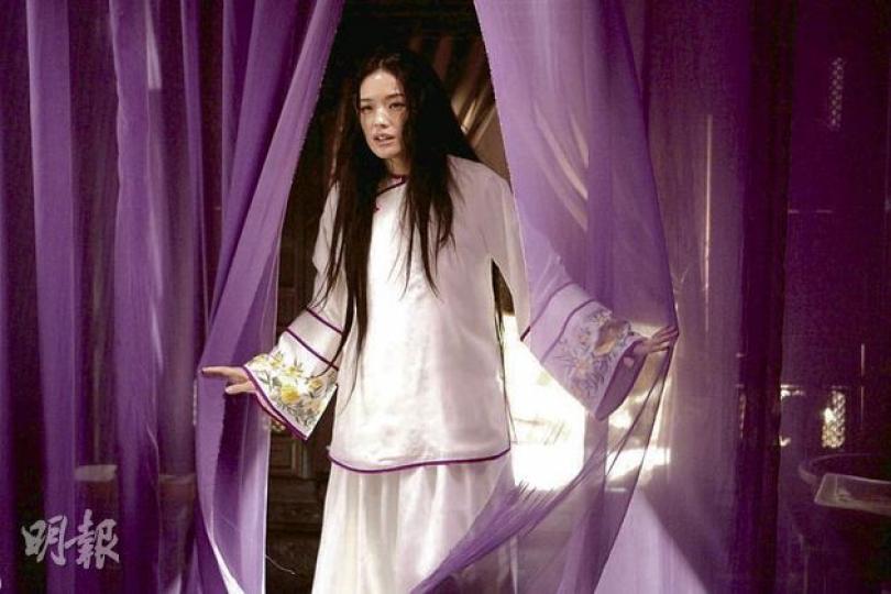 舒淇演絕世大美女,未知是否緋聞男友馮德倫為她度身訂做呢?(微博圖片) 功夫美少女Angelababy(右)於片中熱戀青梅竹馬表哥彭于晏(左)。(微博圖片) 舒淇演絕世大美女,未知是否緋聞男友馮德倫為她度身訂做呢?(微博圖片) 功夫美少女Angelababy(右)於片中熱戀青梅竹馬表哥彭于晏(左)。(微博圖片)