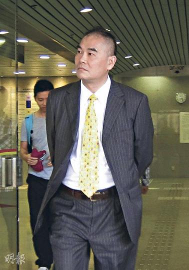 袁樹繁(圖)昨指自己對兩名被告聲稱的「一貫做法」並不知情,又指自己若知情「一定會制止」。(林綺琪攝) 在09年犯案期間,被告鄧貴文(圖)是與次被告梁肇榮同隊的懲教主任。(林綺琪攝) 袁樹繁(圖)昨指自己對兩名被告聲稱的「一貫做法」並不知情,又指自己若知情「一定會制止」。(林綺琪攝) 在09年犯案期間,被告鄧貴文(圖)是與次被告梁肇榮同隊的懲教主任。(林綺琪攝)