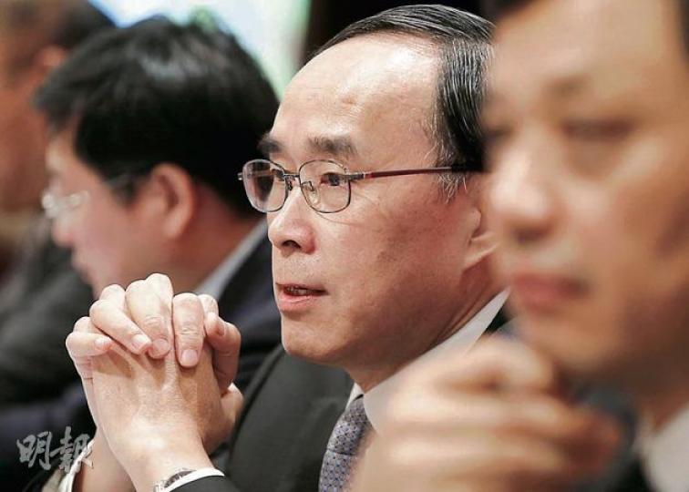 聯通董事長常小兵於昨日業績會上表明,打減價戰並非由他們發起,並直指其他對手的價格比聯通更低。(李澤彤攝) 聯通董事長常小兵於昨日業績會上表明,打減價戰並非由他們發起,並直指其他對手的價格比聯通更低。(李澤彤攝)