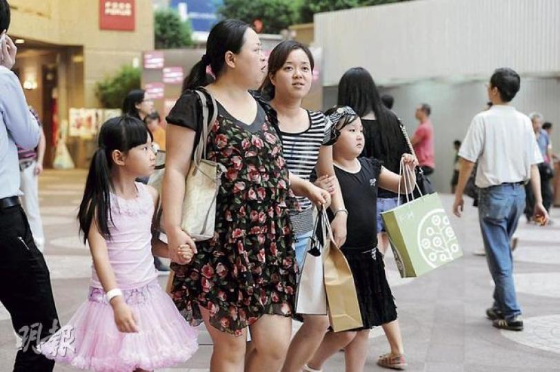內地進一步放寬自由行，深圳可享「一簽多行」的人一下子增加410萬，勢必進一步將訪港內地客人數推高。（尹錦恩攝）