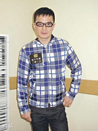 黃耀明笑言在黑暗中唱歌不禁有點睡意。（攝影/記者：李潔盈）