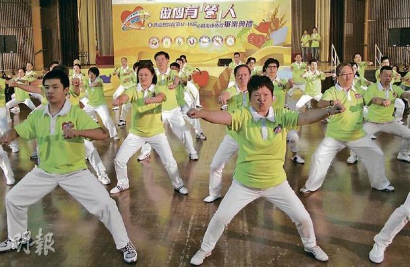 瑪嘉烈醫院在心臟病數據調查發布會上邀請100人示範強身氣功，鼓勵心臟病人做運動強壯心肺功能。（莫凱琳攝）