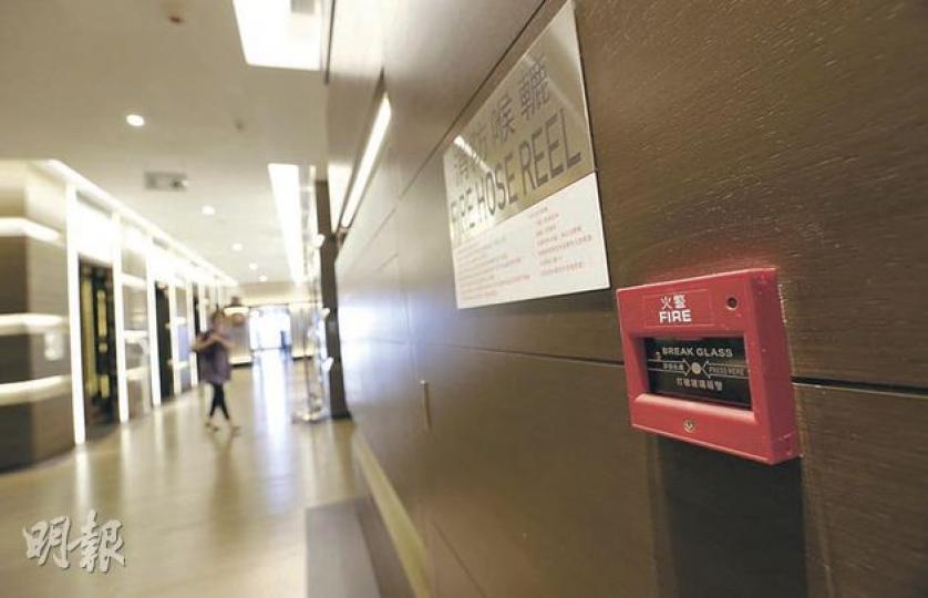 圖為ICC大廈101樓的消防警報系統。（李澤彤攝） （明報製圖）