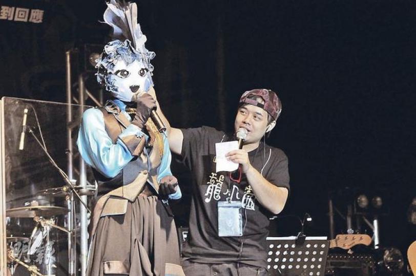龍小菌開騷，緋聞男友兼經理人邵子風擔任司儀，二人繼續不避嫌。（攝影/記者﹕林祖傑） 亞視執行董事盛品儒指身旁的女伴是內地女主播，大家是朋友並非拖友。（攝影/記者﹕林祖傑）