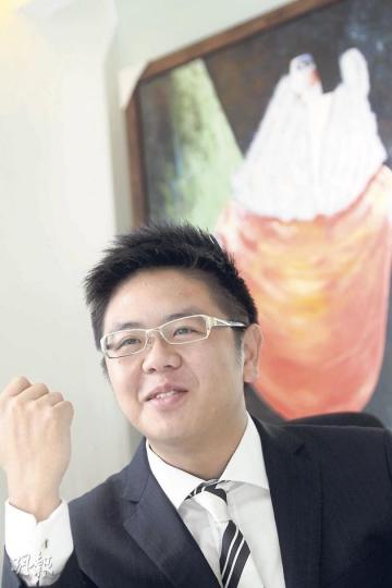 任職投資總監的「80後」洪嘯峰認為，年輕人宜預早訂立理財計劃，這也是一種人生規劃，從而能贏在起跑線。（郭慶輝攝）