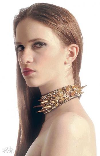 Giuseppe Zanotti尖角碎石choker $6800（陳淑安攝）
