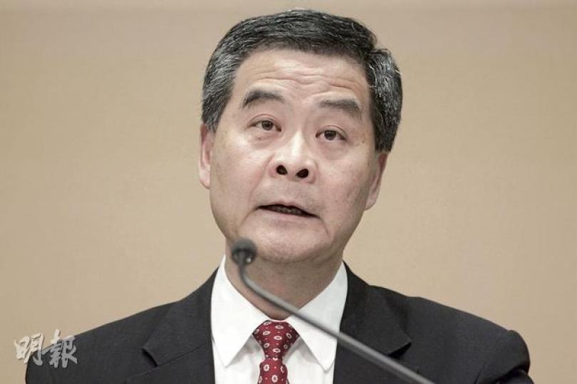 特首梁振英昨天收市後公布十項措施穩定樓市，但地產股早遭拋售，信置跌達5%，為跌幅最大藍籌地產股。（郭慶輝攝）