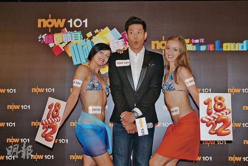 黑人怕被指鹹濕，就算有比堅尼女郎陪伴出場也全程目不斜視。（攝影/記者：鍾一虹）