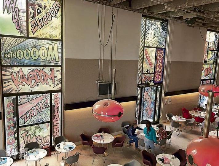 Christian Marclay的普普彩繪玻璃，令美術館餐廳The Tokyo Eat更添活潑。（郭瑋瑋攝） Palais de Tokyo把以往棄用塵封的空間重新整裝，面積擴闊3倍。（郭瑋瑋攝）