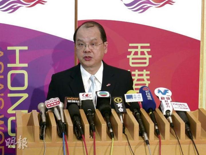 勞工及福利局長張建宗昨日宣布交津計劃實行「雙軌制」，接受「住戶」或「個人」申請，料最快年底前實施。（林耀華攝）