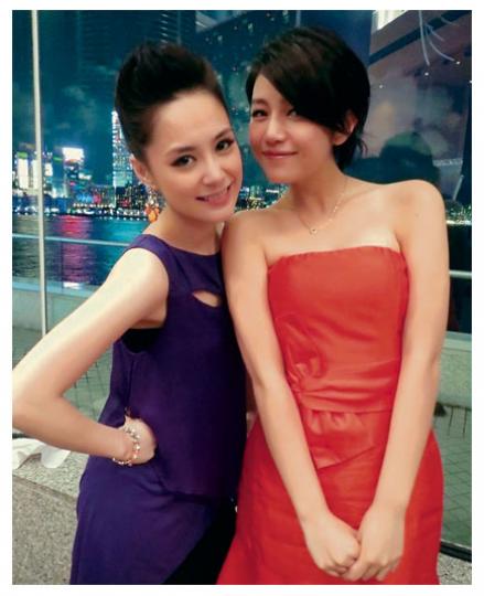 阿嬌（左）與陳妍希（右）各有各美態。（微博圖片）