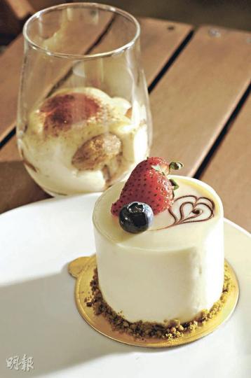 自家烘焙 - 開心果豆腐蛋糕$30、Tiramisu$35（陳淑安攝） Patrick（圖）指精品咖啡為表達咖啡豆原有香氣，故多以淺炒，反之質素差的商業用豆，多會炒得較深，以抑壓豆內劣質的酸味。（陳淑安攝） 店內提供aeropress、手冲和虹吸式3種冲法。（陳淑安攝） Knockbox的成功，提醒我們只要專注做一件事，就會有人欣賞。（陳淑安攝） Knockbox（陳淑安攝）
