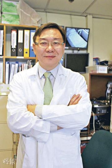 香港中文大學精神科學系教授兼睡眠檢查室主管榮潤國醫生。（曾明攝）