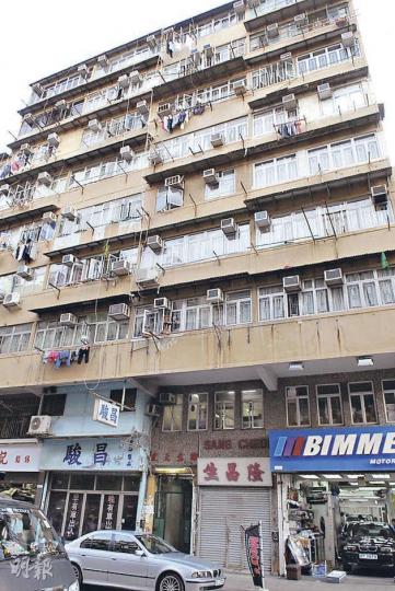首個業主主動提出重建項目、海壇街229號A地段，市建局以與同區7年樓齡單位呎價相若、每呎8830元的收購價，獲八成業主同意收購，可落實重建。（伍浦鋒攝）