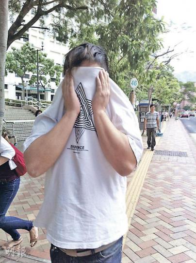 機械工趙嘉豪從深圳購入干擾器，不花分毫於美國冒險樂園取得近3000積分，企圖換珠寶店現金券，結果被便衣探員當場識破拘捕。（余卓善攝）