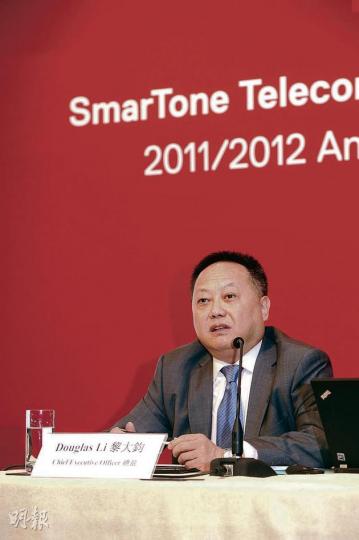 數碼通總裁黎大鈞認為，年內有更多4G手機推出，相信之後4G市場會更興旺。（葉思雅攝） （明報製圖）