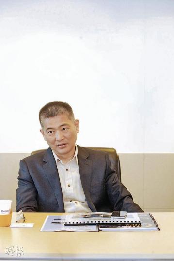 上海棟華主席錢文華表示，公司在經濟觸底時仍交出一份不錯的成績單，經濟好轉之時將使公司快速發展迎來新契機。（葉思雅攝）