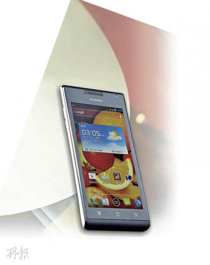 Ascend P1規格媲美大廠旗艦機，性價比甚高。（$3680）（林俊源攝） 用上1.5GHz雙核處理器，打機時畫面表現很流暢。（林俊源攝） 採用自家的Huawei Android Platform 5.1界面。（林俊源攝） 透過快鍵，可即時把影像上載至社交網頁。（林俊源攝） 由於用上內嵌式電池設計，故底殼不能打開，SIM卡槽設於機頂上。（林俊源攝） 機身只厚7.69mm，屬現時最薄智能手機之一。（林俊源攝） 配備800萬像素相機和雙LED燈。（林俊源攝） Ascend P1是其中一款最薄身智能