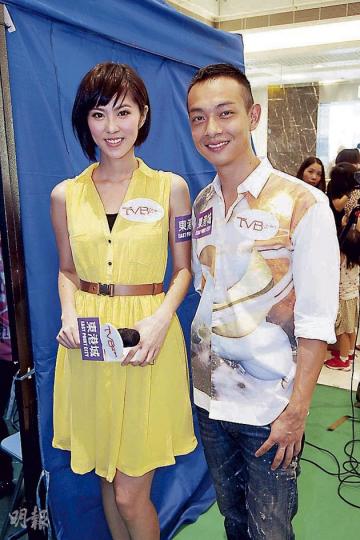 梁烈唯（右）昨日再相遇關婉珊（左），兩人大方合照無尷尬。（攝影/記者：梁迺楠）