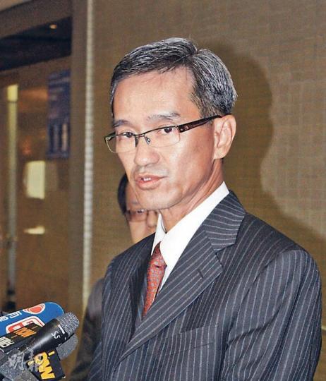 黃遠輝自回歸房委會後，昨首次以房委會資助房屋小組主席身分舉行會議。（黃俊鋒攝）