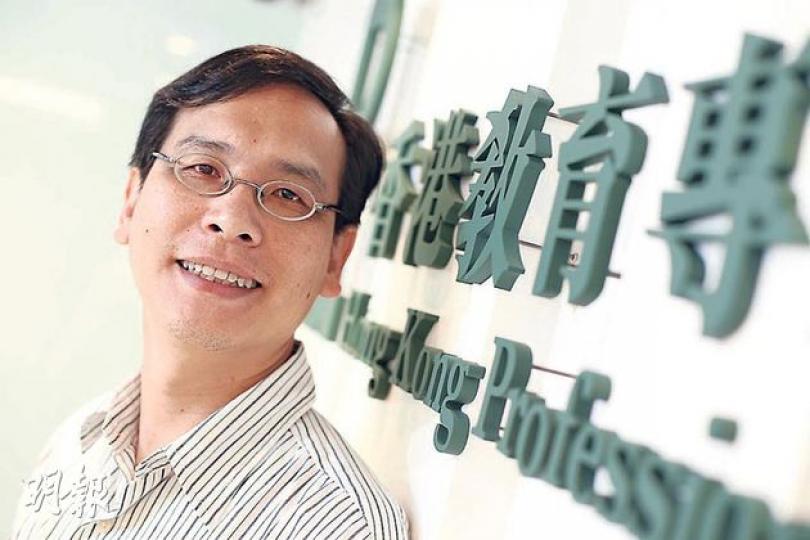 教協總幹事葉建源當選立法會教育界議員後，沒打算加入民主黨，而是想先嘗試當獨立議員，再考慮哪一政黨合適。（李澤彤攝）