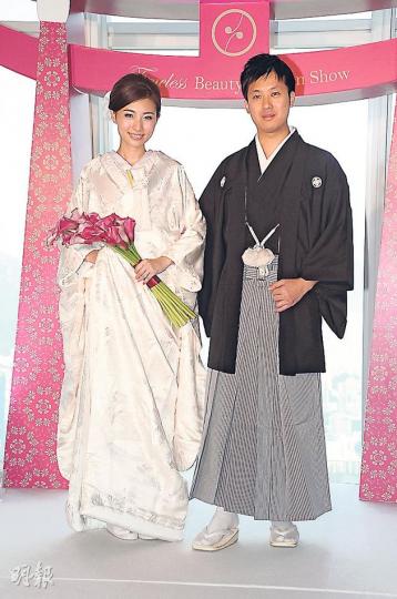 陳爽戴上5卡求婚戒指（下圖）與未婚夫穿著日式結婚禮服，非常合襯。（攝影/記者：鍾偉茵）（攝影/記者：鍾偉茵）