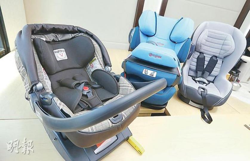 意大利品牌Peg-Perego的Primo Viaggio Tri-Fix K（左）及中國品牌Cybex的Pallas 2-fix（右），被驗出含有甲醛。（李澤彤攝）