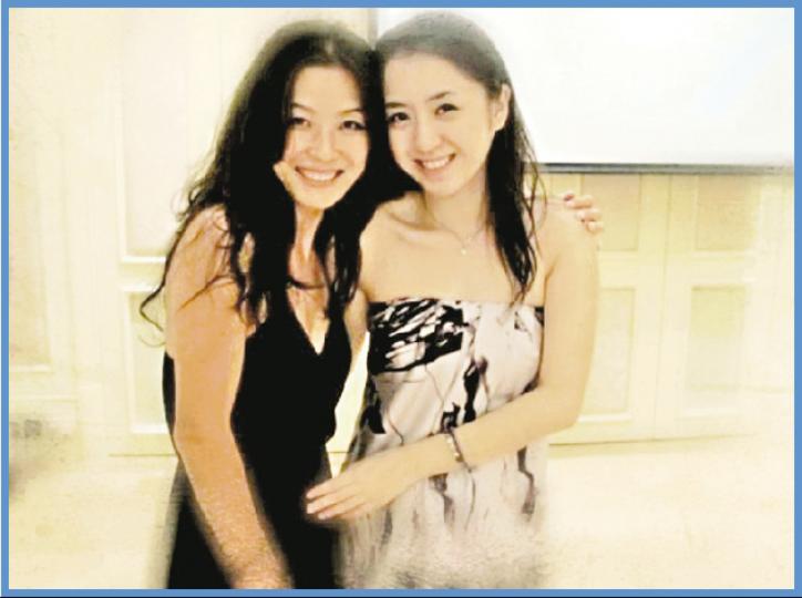 湯鎮業的長女湯愛嘉（右）現年19歲，她盡得靚媽咪姜坤（左）的遺傳，被形容是黎姿與清純張栢芝的混合體。（微博圖片） 湯鎮業與前妻所生的大女湯愛嘉，孖仔湯君慈（大孖，右）、湯君耀（細孖，左）都屬於靚仔靚女。（微博圖片） 湯鎮業與第二任太太亦育有一對孖女，叫做甜甜、圓圓。（微博圖片） 黃日華的女兒黃芷晴雖然樣子未算突出，但笑容卻很甜。（微博圖片） 苗僑偉非常疼惜兒子苗俊（圖D）與女兒苗彤（圖），兩人到外國升學，所以回港時，阿苗就一定做仔女的廿四孝父親。（微博圖片） （圖D）（微博圖片）