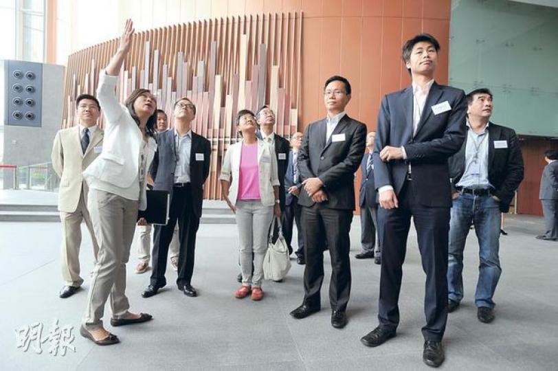 一眾新丁立法會議員噚日到立法會,喺秘書處職員帶領下,一齊「頭岳岳」認識立法會大樓。(葉家豪攝) 一眾新丁立法會議員噚日到立法會,喺秘書處職員帶領下,一齊「頭岳岳」認識立法會大樓。(葉家豪攝)