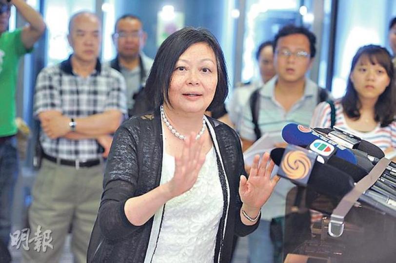 胡紅玉解釋,委員會未有優先討論是否需要撤回國教科指引,因為政府於本月初才公布有關的政策改動,她需要準備及接觸不同界別人士,故委員會亦未能於短期內就指引作出回應。(尹錦恩攝) 胡紅玉解釋,委員會未有優先討論是否需要撤回國教科指引,因為政府於本月初才公布有關的政策改動,她需要準備及接觸不同界別人士,故委員會亦未能於短期內就指引作出回應。(尹錦恩攝)
