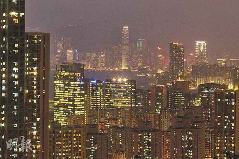 中電今年多番預告明年轉用西氣東輸的天然氣，價格將急升2.5倍。中電昨表示，計劃將40％的升幅攤分7至8年增加，粗略推算每年平均加電費最少4.3％。（郭慶輝攝）