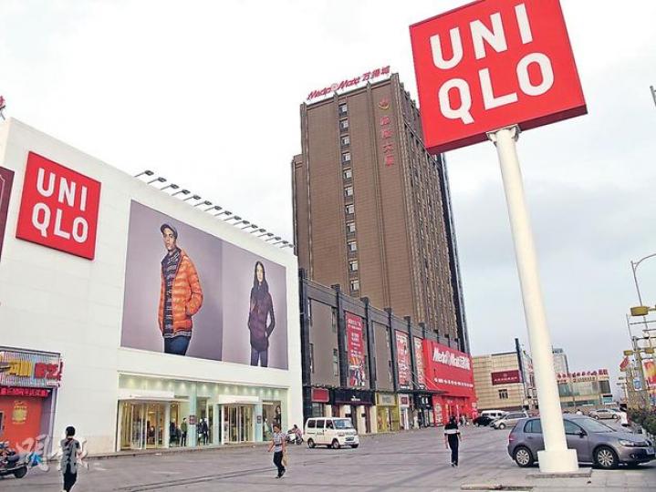 在中國擁有近140間分店的日本休閒服飾品牌UNIQLO，918當天關閉了19間高危門店，上海南京路步行街分店名列其中。（李萌攝）