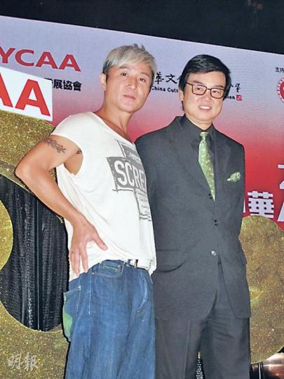 黃百鳴與周啟生在國慶活動大展歌喉。(攝影/記者﹕李潔盈) 黃百鳴與周啟生在國慶活動大展歌喉。(攝影/記者﹕李潔盈)