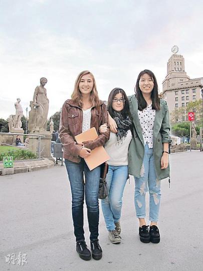 （左起）Clara、Susanna及Olga分別是加泰隆尼亞裔、西班牙裔及華裔，3人同在今年踏進大學，已開始為將來感憂慮。（岑梽豪攝）