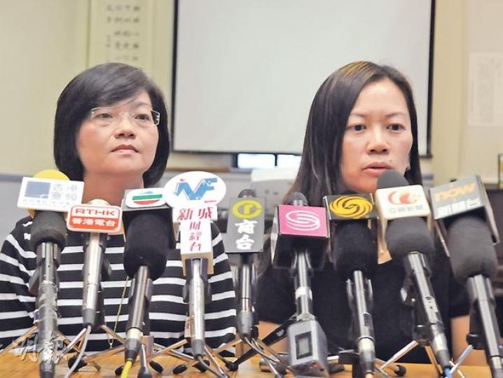 救恩學校校長陳梁淑貞（右）表示，頌恩、頌軒兩姊弟由幼稚園部升上小學部至今，於該校已就讀逾7年，與師生感情深厚，對頌軒離世深感難過。左為助理校長姚黎丹雯。（蔡方山攝）