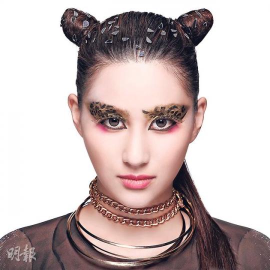 化身豹女的何超蓮，義不容辭答應參與是次慈善企劃活動。（攝影/記者：葉靜文）戴妮廷赤裸演出以白老虎造型示人，故要清場拍攝。（攝影/記者：葉靜文）