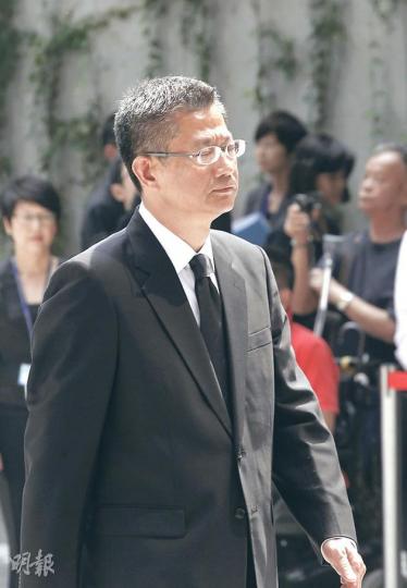 發展局長陳茂波昨午出席海難默哀儀式，沒有回應酒駕事件，但發聲明指已主動聯絡港島交通部，希望警方跟進他酒後駕車。（李紹昌攝）
