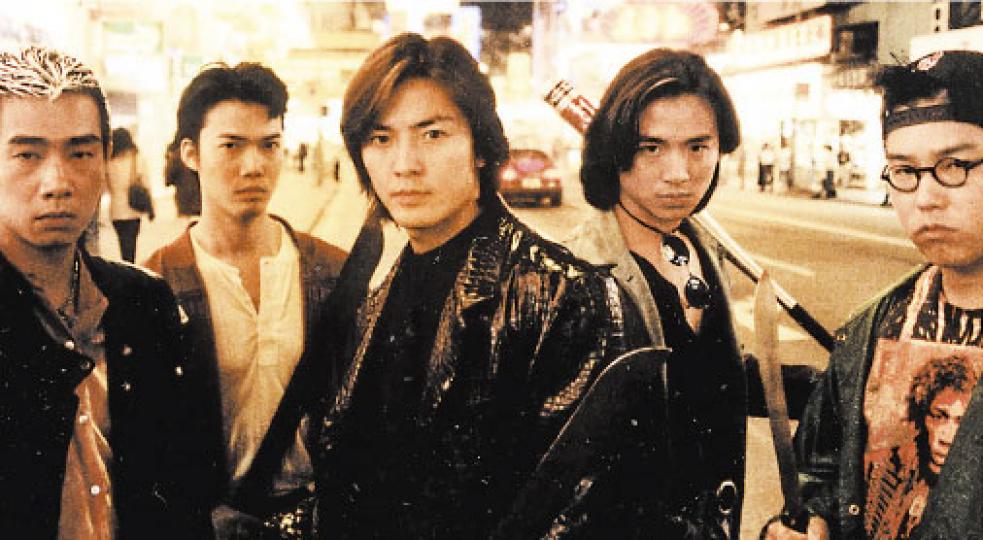 當年由陳小春（左起）、謝天華、鄭伊健、朱永棠及林曉峰演出的《古惑仔》系列大受歡迎，其中伊健飾演的陳浩南型英帥，令女粉絲瘋狂。（攝影﹕娛樂組）王晶（小圖）開拍《古惑仔2012》起用大隻仔羅仲謙演陳浩南，結果卻惹來負面反應。（攝影﹕娛樂組）黎耀祥與鄧萃雯這對《巾幗》好拍檔深入民心，胡杏兒要接雯女棒演出，難怪她也嗌好緊張。（攝影﹕娛樂組）