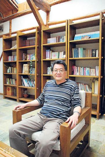 清華大學教授程曜周四起在家中絕食。（明報記者攝）