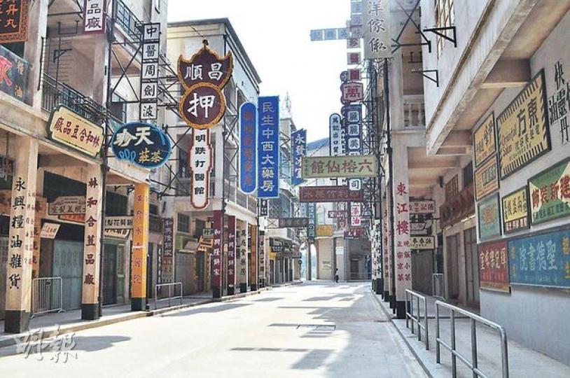 「香港景區」是目前園內唯一落成的片場,由大約150間樓房組成。(陳悅攝)國藝控股主席冼國林預計,佛山影城全部落成後,將可容納20個劇組同時進行拍攝。(陳悅攝) 「香港景區」是目前園內唯一落成的片場,由大約150間樓房組成。(陳悅攝)國藝控股主席冼國林預計,佛山影城全部落成後,將可容納20個劇組同時進行拍攝。(陳悅攝)