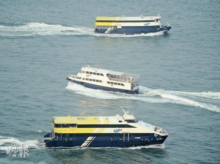 海事處表示去年共發生203宗海上交通意外,大部分是輕微事故,當中渡輪、小輪和街渡相撞意外佔13宗,但沒交代過去有否提出檢控。(余俊亮攝)海事處昨與渡輪及小輪公司代表開會,要求業界加強安全管理,助理處長蘇平治(圖)會後說處方在海難後抽查船舶,共發出18宗警告。(余俊亮攝) 海事處表示去年共發生203宗海上交通意外,大部分是輕微事故,當中渡輪、小輪和街渡相撞意外佔13宗,但沒交代過去有否提出檢控。(余俊亮攝)海事處昨與渡輪及小輪公司代表開會,要求業界加強安全管理,助理處長蘇平治(圖)會後說處方在海難後抽查船舶,共發出18宗警告。(余俊亮攝)