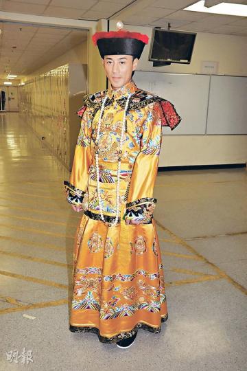 林峯穿起皇帝裝束仍要擺出Chok樣。(攝影/記者:陳釗)陳法拉享受吊「威吔」拍戲的感覺。(攝影/記者:陳釗) 林峯穿起皇帝裝束仍要擺出Chok樣。(攝影/記者:陳釗)陳法拉享受吊「威吔」拍戲的感覺。(攝影/記者:陳釗)