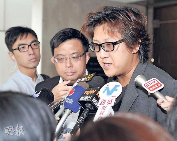 菲律賓人質事件喪生領隊謝廷駿兄長謝志堅(右)和立法會議員涂謹申(中)就申請法援被拒,昨向高院聆案官上訴。 (葉家豪攝) 菲律賓人質事件喪生領隊謝廷駿兄長謝志堅(右)和立法會議員涂謹申(中)就申請法援被拒,昨向高院聆案官上訴。 (葉家豪攝)