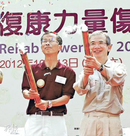 立法會主席曾鈺成(左)和行政會議召集人林煥光(右)昨一同出席復康力量開幕儀式。對於前律政司長梁愛詩早前批評香港法官及法律界的言論,林說「我們的法官是根據香港本身法律特色,去演繹特區的法律」,這是「比較公允」的說法。(李紹昌攝) 立法會主席曾鈺成(左)和行政會議召集人林煥光(右)昨一同出席復康力量開幕儀式。對於前律政司長梁愛詩早前批評香港法官及法律界的言論,林說「我們的法官是根據香港本身法律特色,去演繹特區的法律」,這是「比較公允」的說法。(李紹昌攝)