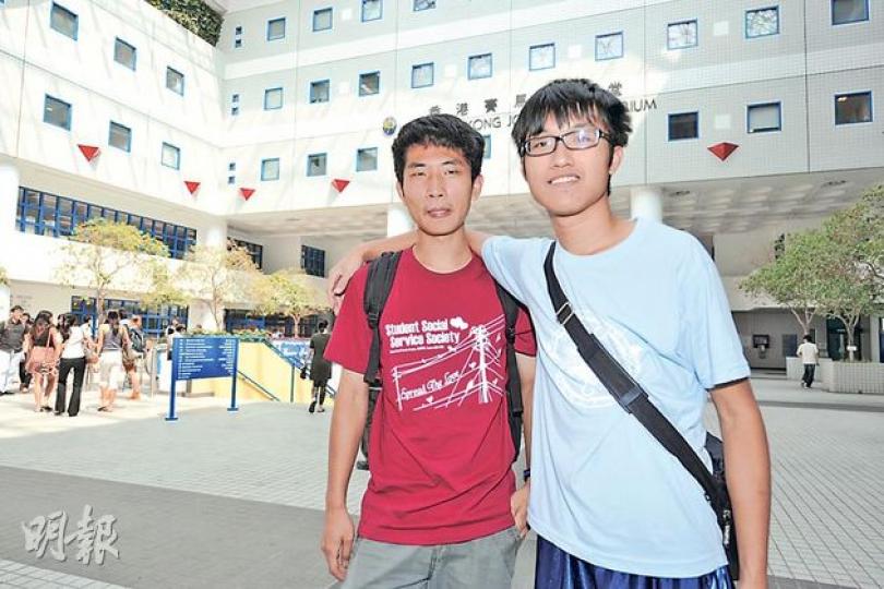 新制大學生曾國威(右)表示,開課一個月的大學生活已改變他沉默的性格,主動認識新朋友,內地生于璠(左)為他近日認識的宿友,有時會相約一同溫習。(葉家豪攝)(明報製圖) 新制大學生曾國威(右)表示,開課一個月的大學生活已改變他沉默的性格,主動認識新朋友,內地生于璠(左)為他近日認識的宿友,有時會相約一同溫習。(葉家豪攝)(明報製圖)