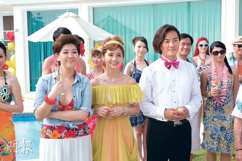 鄭伊健(前右起)、蔡卓妍再演夫妻,還會加入有性感演出的鄭欣宜。(微博圖片) 鄭伊健(前右起)、蔡卓妍再演夫妻,還會加入有性感演出的鄭欣宜。(微博圖片)