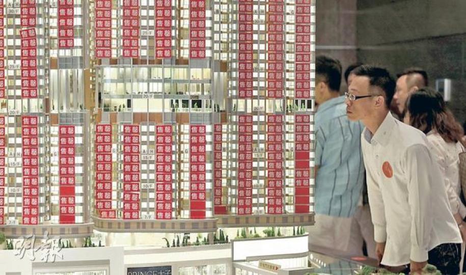 屯門站瓏門,迄今已售逾1000個單位,佔項目97%,平均呎價達8900元水平。(李澤彤攝) 屯門站瓏門,迄今已售逾1000個單位,佔項目97%,平均呎價達8900元水平。(李澤彤攝)