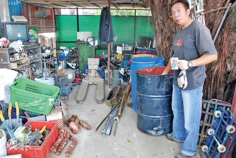 回收場姓李東主直斥賊人猖狂,盼警方盡快拘捕疑犯。(雲錦鋒攝) 回收場姓李東主直斥賊人猖狂,盼警方盡快拘捕疑犯。(雲錦鋒攝)