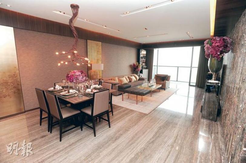津堤昨開放的示範單位為4房間隔,屬「Verandah Simplex」特色單位,發展商以「璀璨魅力」為設計主題。(尹錦恩攝) 津堤昨開放的示範單位為4房間隔,屬「Verandah Simplex」特色單位,發展商以「璀璨魅力」為設計主題。(尹錦恩攝)
