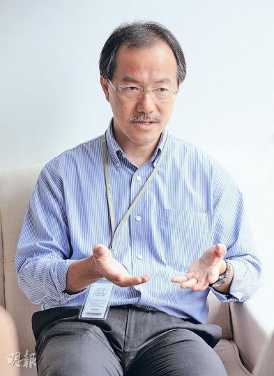 工黨議員張超雄接受本報訪問時表示,為爭取政府設退休保障計劃,即使因此阻礙雙倍生果金通過而被選民唾罵,也在所不惜。(陳淑安攝) 工黨議員張超雄接受本報訪問時表示,為爭取政府設退休保障計劃,即使因此阻礙雙倍生果金通過而被選民唾罵,也在所不惜。(陳淑安攝)